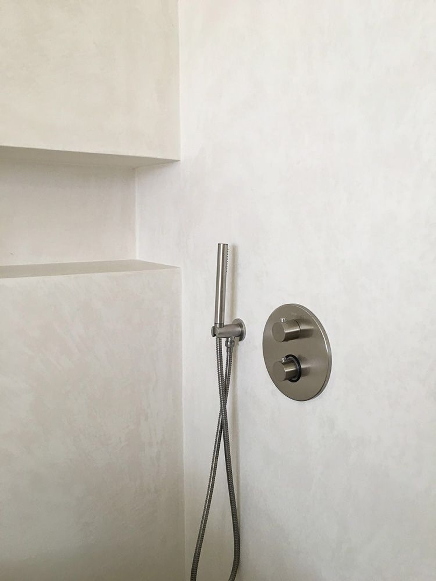 Microcement exterior application on patio surface