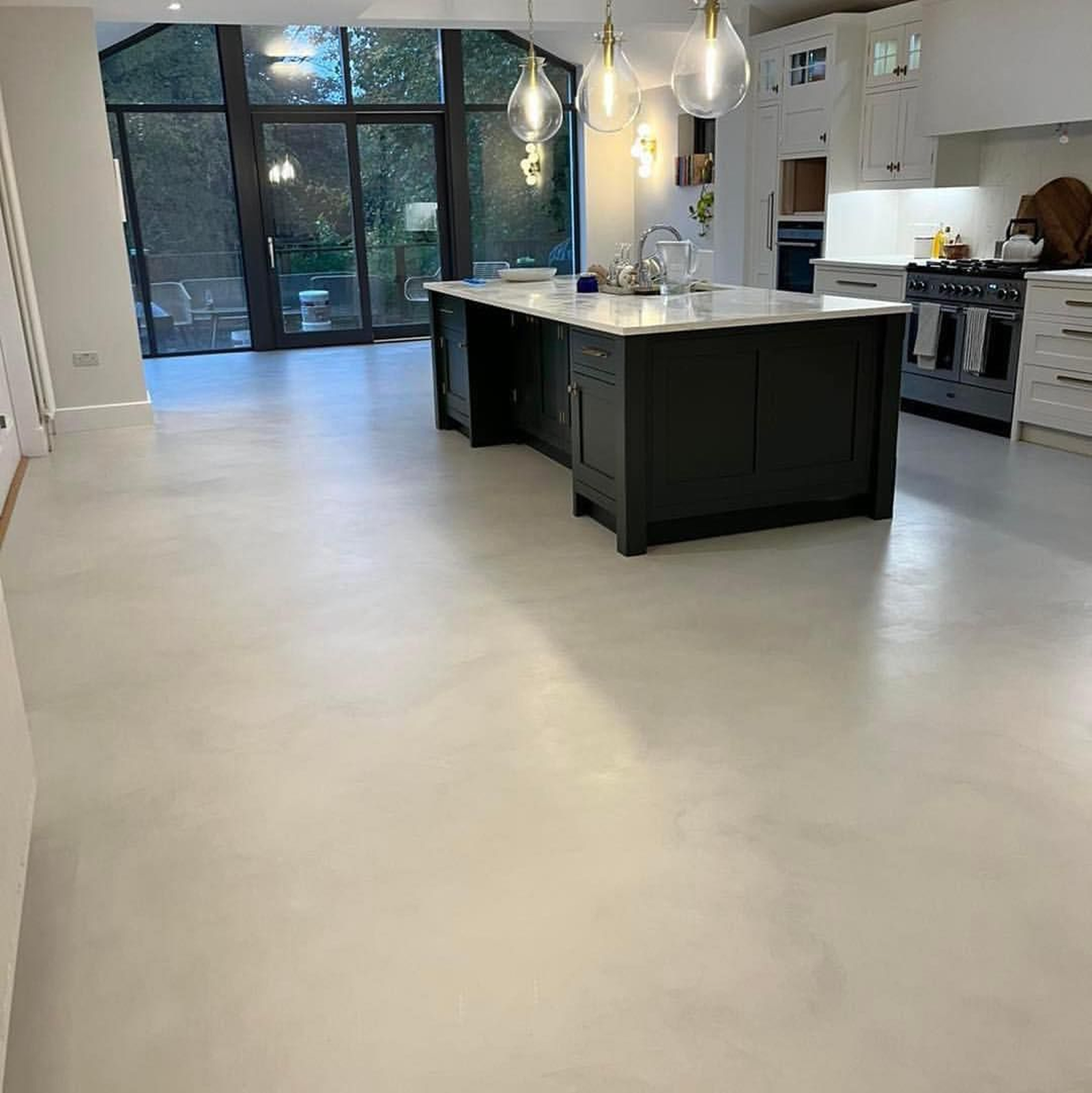 Microcement interior finish in a contemporary space