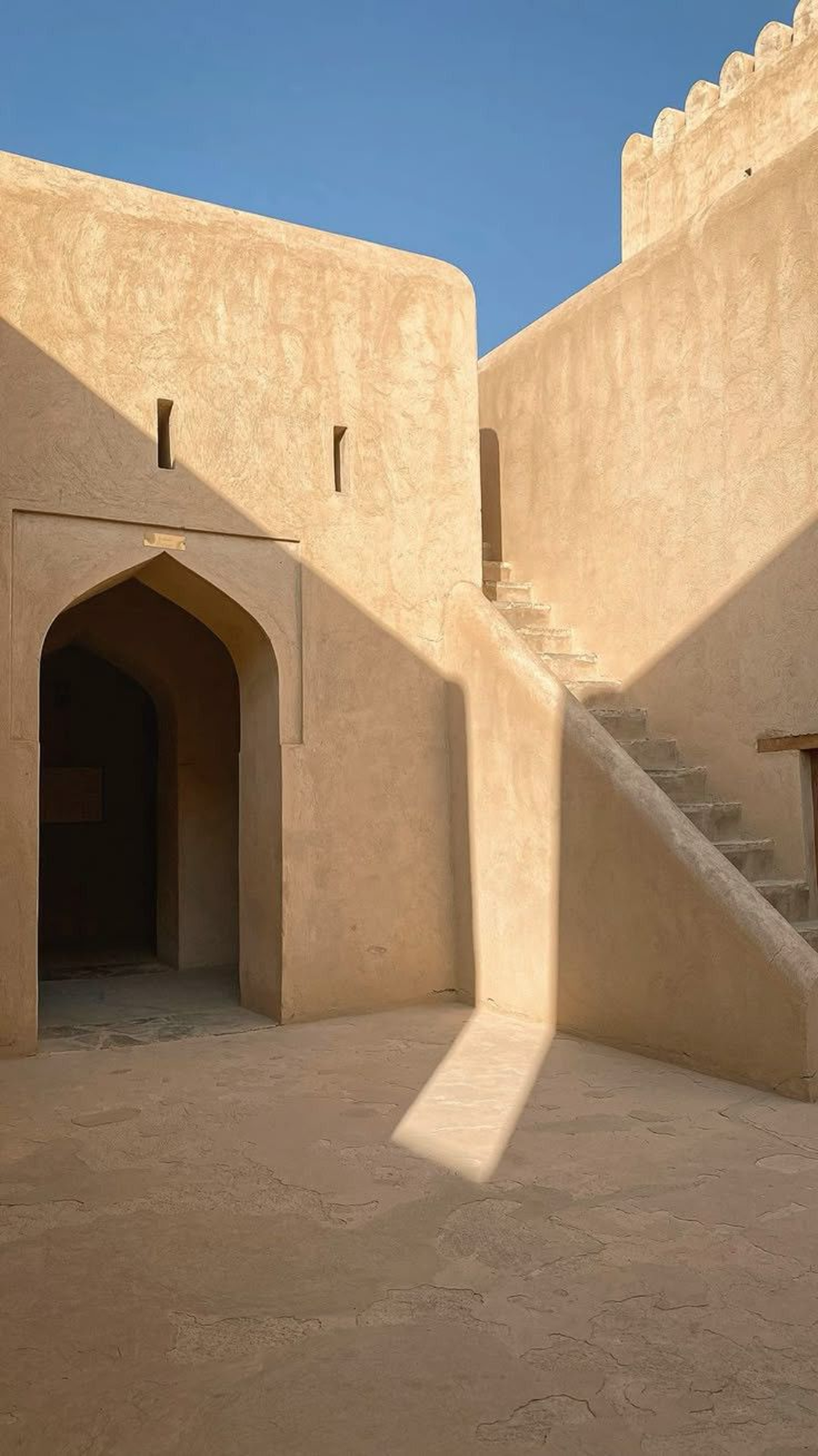 Artisan applying Tadelakt with traditional stone-polishing technique