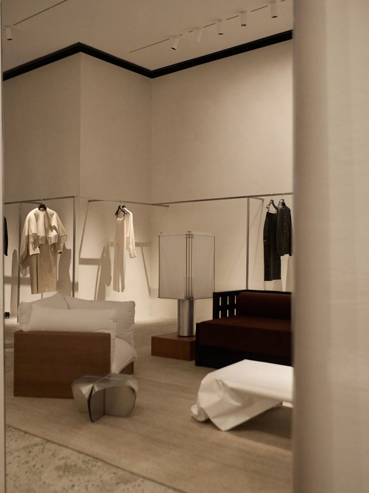 Tadelakt walls by Lime Atelier at the Róhe flagship, 77 Mercer Street, SoHo, New York